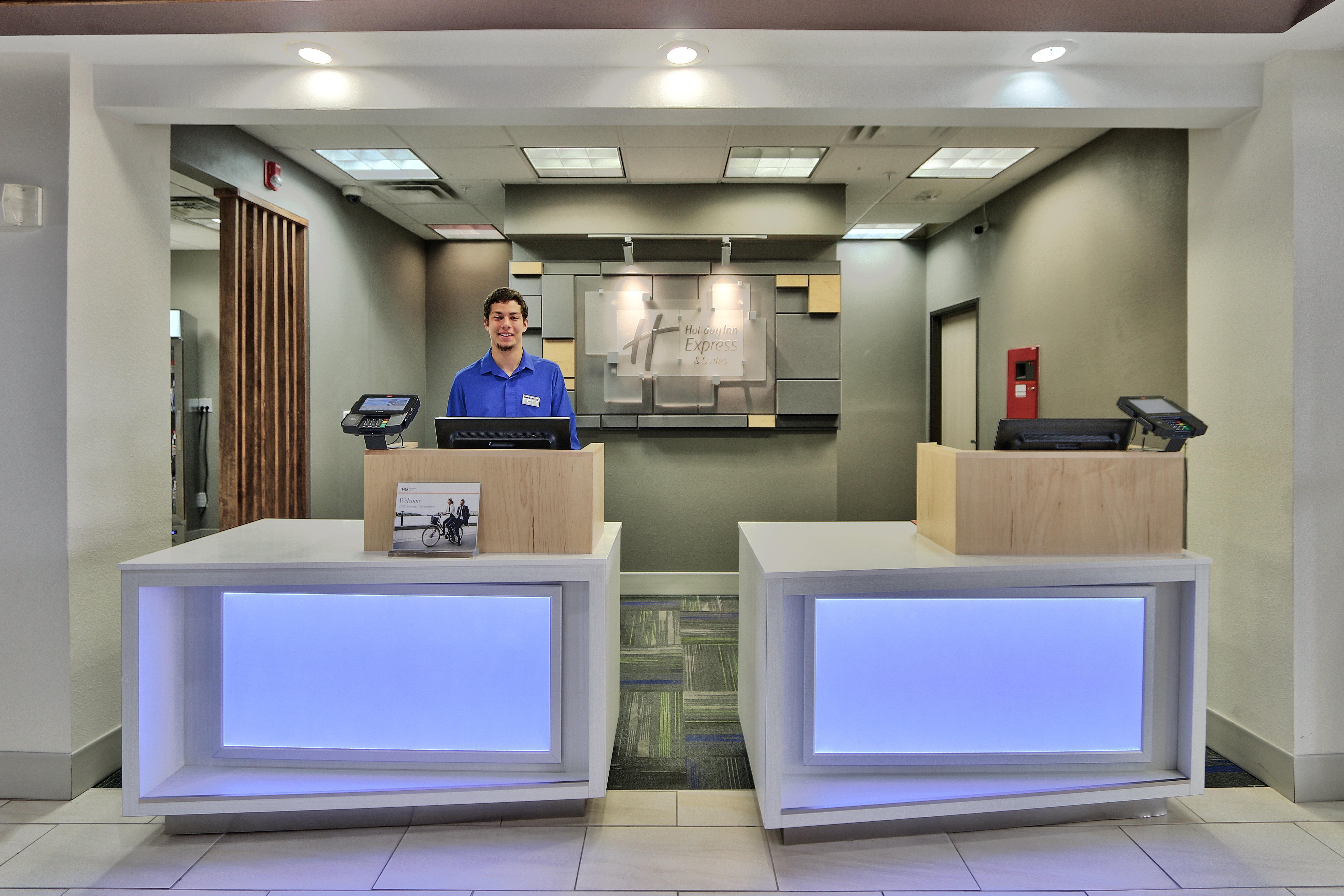 Holiday Inn Express & Suites Portales By Ihg מראה חיצוני תמונה