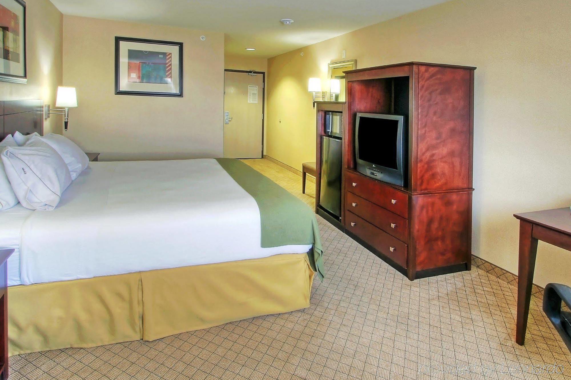 Holiday Inn Express & Suites Portales By Ihg חדר תמונה